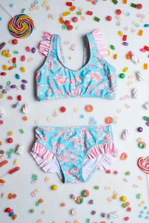 Bikini Top Con Voladitos Marsella y Bombacha Básica