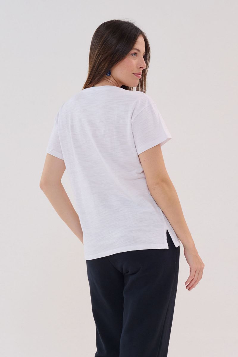 Remera-Basic-Escote-En-V